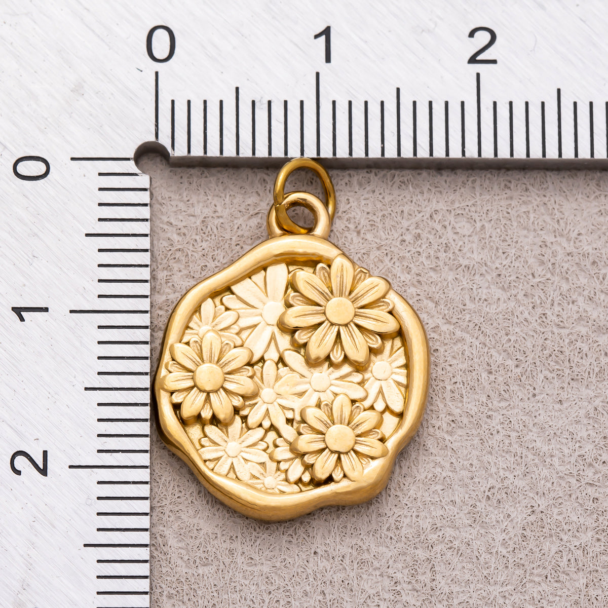 Gold PVD Stainless Steel Cluster Flower Irregular Round Charm