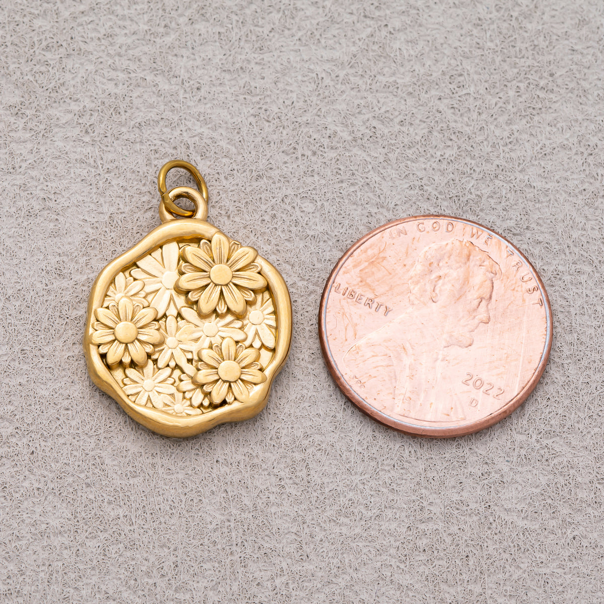 Gold PVD Stainless Steel Cluster Flower Irregular Round Charm